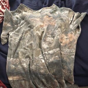 XL girl’s camo t-shirt